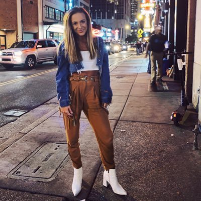 Profile Picture of Zoey Bezanson (@ZoeyBezanson) on Twitter