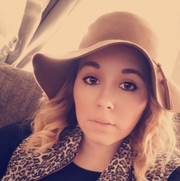 Profile Picture of Christina Early (@christinae09) on Poshmark