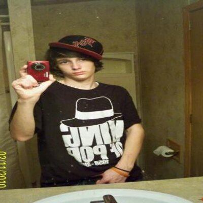 Profile Picture of Dustin Tyler Guyer (@DustinGuyer) on Twitter