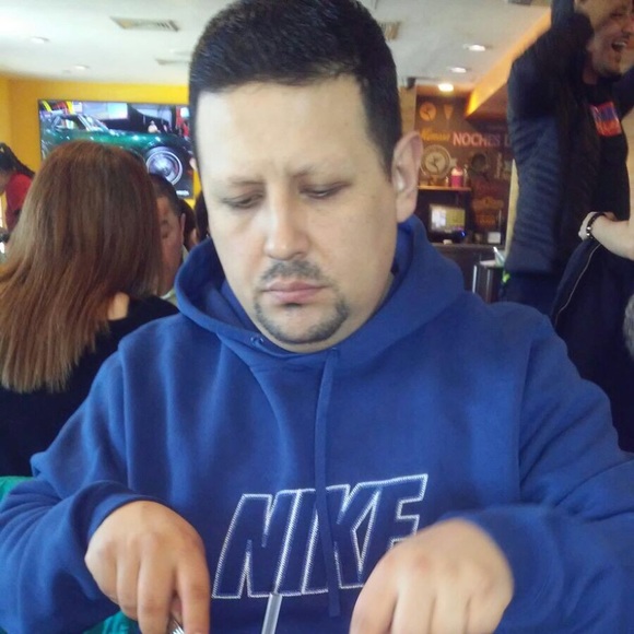 Profile Picture of Milthon Pol (@polcito79) on Poshmark