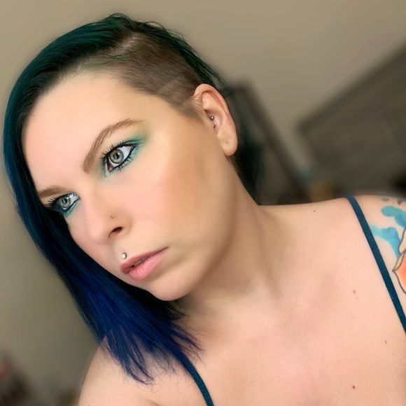 Profile Picture of Pamela Ash (@casualmangos) on Poshmark