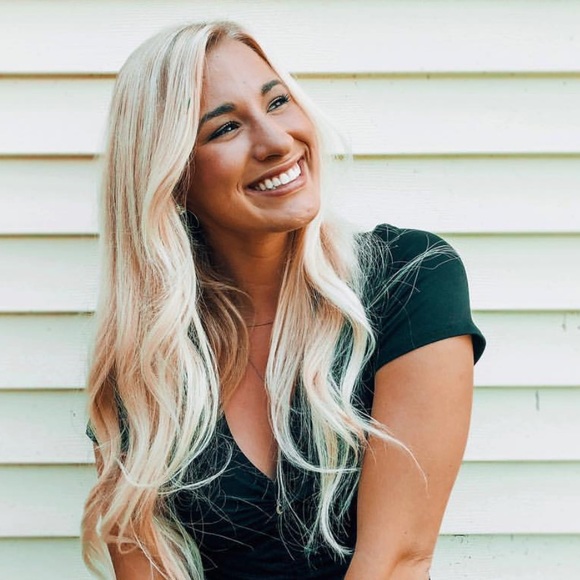 Profile Picture of Kate Zigenfus (@kzigenfus) on Poshmark