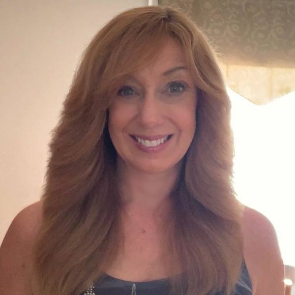 Profile Picture of Robin Sauve (@deliverme) on Poshmark