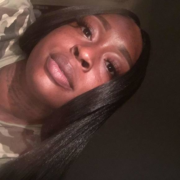 Profile Picture of Lola Lola (@nettanetta856) on Poshmark