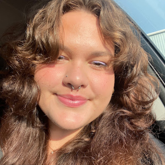Profile Picture of Marie Essary (@marieessary04) on Poshmark
