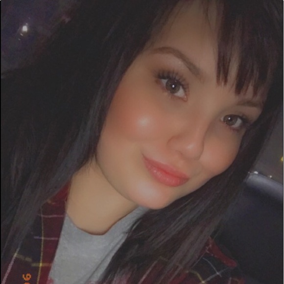 Profile Picture of Hannah Boyer (@hannahboyer99) on Poshmark