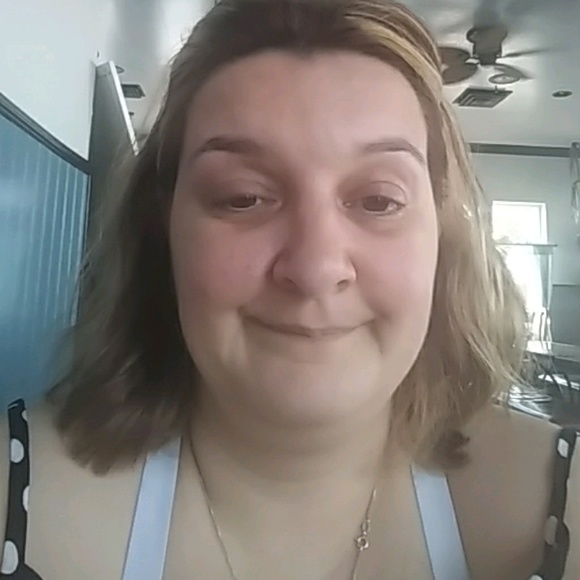 Melanie Menesini - Poshmark Profile Picture of Melanie Menesini (@mmenesini) on Poshmark