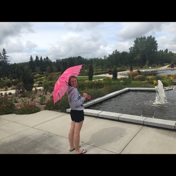 Juliana Dahlin - Poshmark Profile Picture of Juliana Dahlin (@juliana_dahlin) on Poshmark