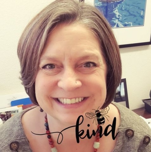 Profile Picture of Cyndi Roberts (@cyndi121) on Poshmark