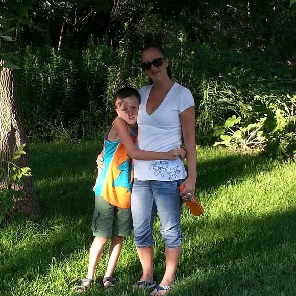 Profile Picture of Amanda Close (@mandymeadus) on Poshmark