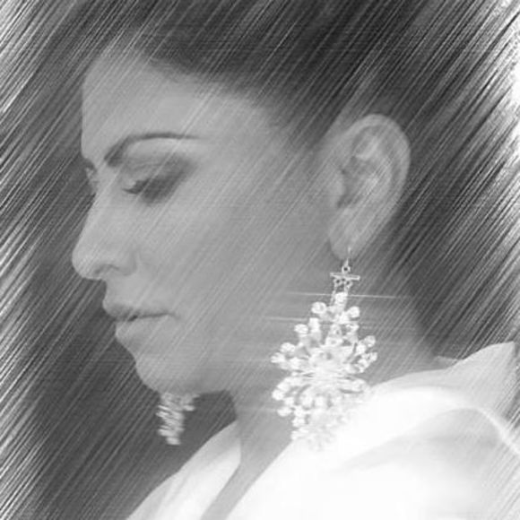 Profile Picture of Shirin Rowlands (@shereenrowlands) on Poshmark