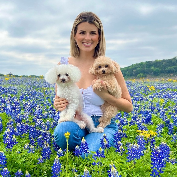 Profile Picture of Victoria Hogue (@victorriaaallen) on Poshmark