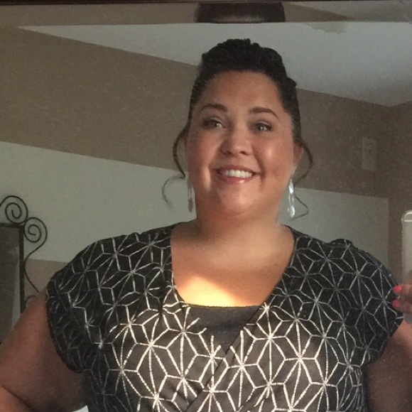 Profile Picture of Iris Waldron (@iriscatherine) on Poshmark