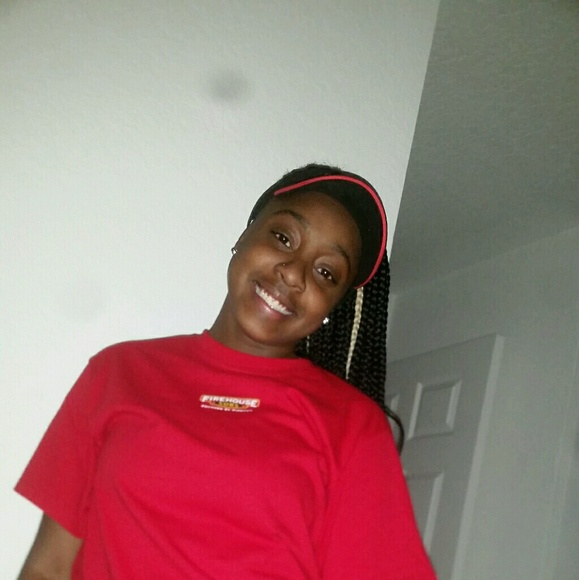 Profile Picture of Danielle Harrell (@peachezz40) on Poshmark
