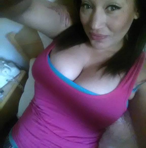 Profile Picture of Andrea Stecher (@hairqueen212) on Poshmark