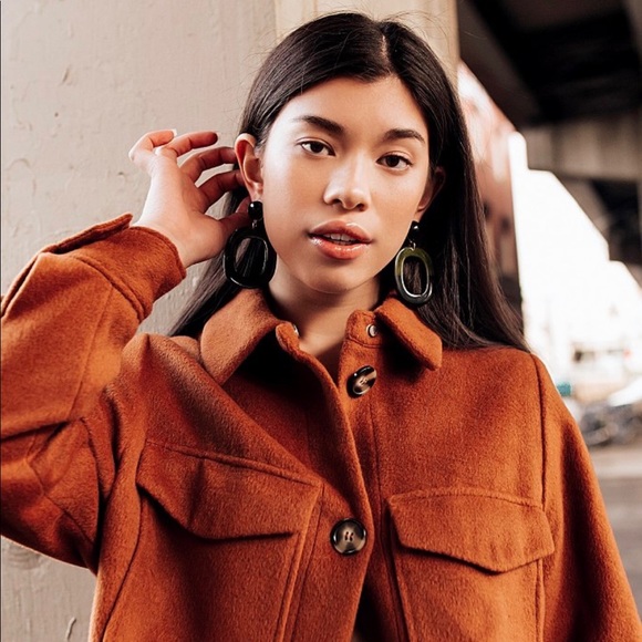 Profile Picture of Alia Takashima (@ajtakashima) on Poshmark