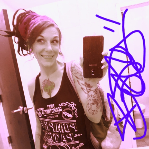 Profile Picture of Rachael Falkiewicz (@rfalkiewicz) on Poshmark