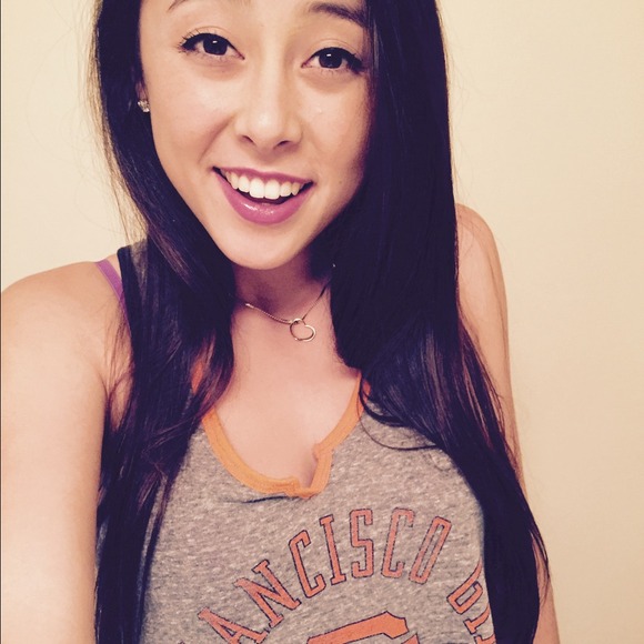 Profile Picture of Jade Schoenberger (@jscho) on Poshmark