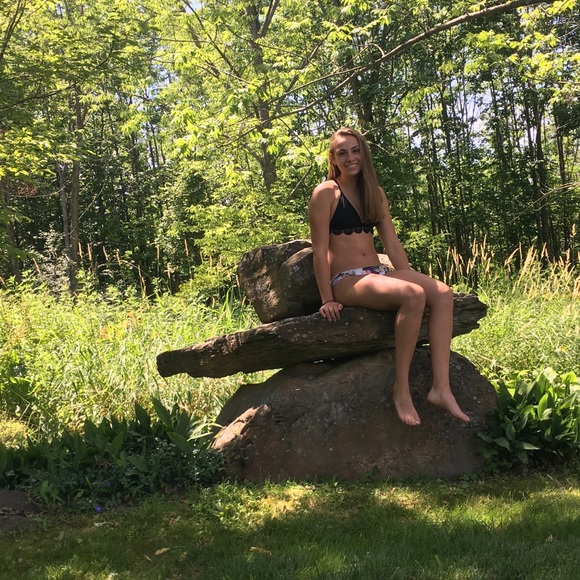 Profile Picture of Megan Mormile (@megmormile) on Poshmark