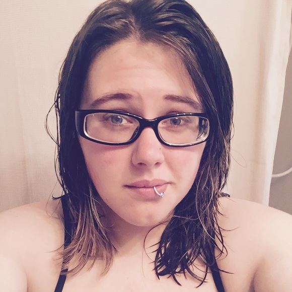Profile Picture of Kailey Stoops (@kstoops16) on Poshmark