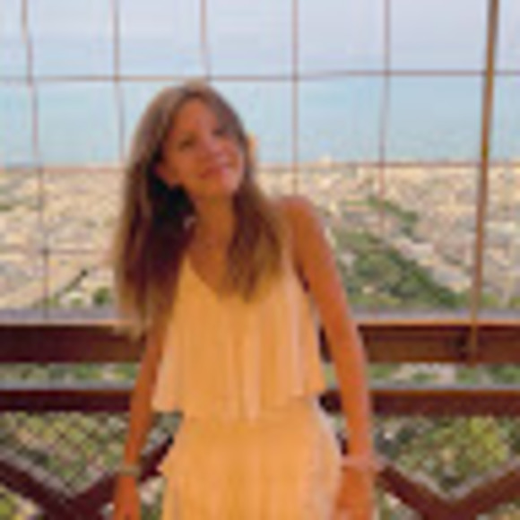 Profile Picture of Evie Gotlin (@gotlinevie312) on Poshmark