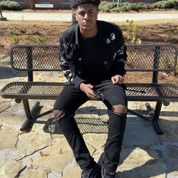 Profile Picture of Gabriel Oliver (@goliver1240) on Poshmark