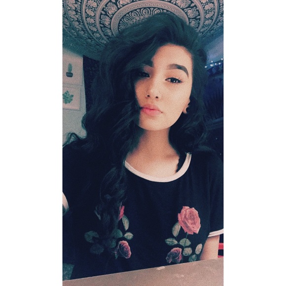Profile Picture of Jazmyn Kingbid (@aestheticplxnt) on Poshmark