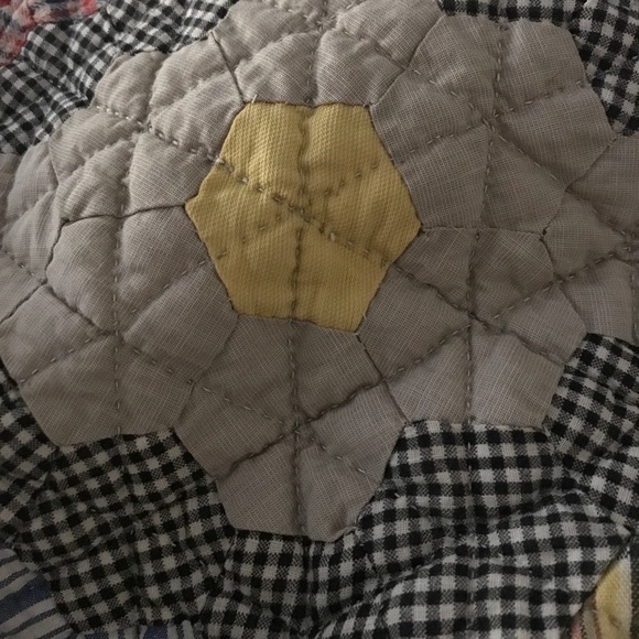 Profile Picture of Kim Winn (@winninrome) on Poshmark