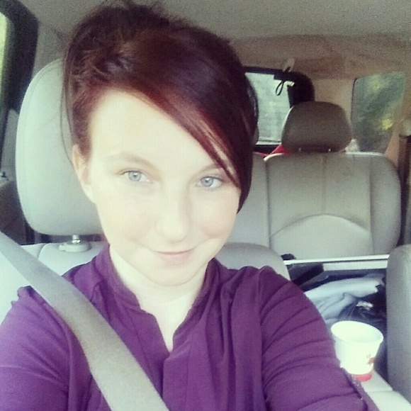 Profile Picture of Robin Thomas (@rmtho130) on Poshmark