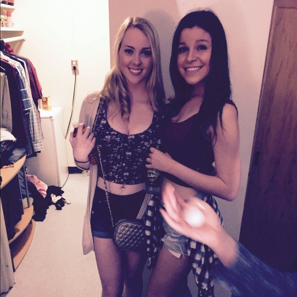 Profile Picture of Amanda March (@amandamarch) on Poshmark