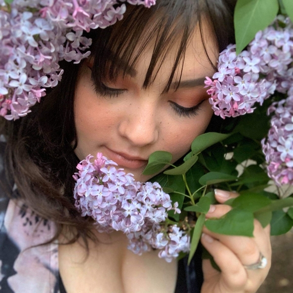 Profile Picture of Elise Cutsforth (@elisecutsforth) on Poshmark