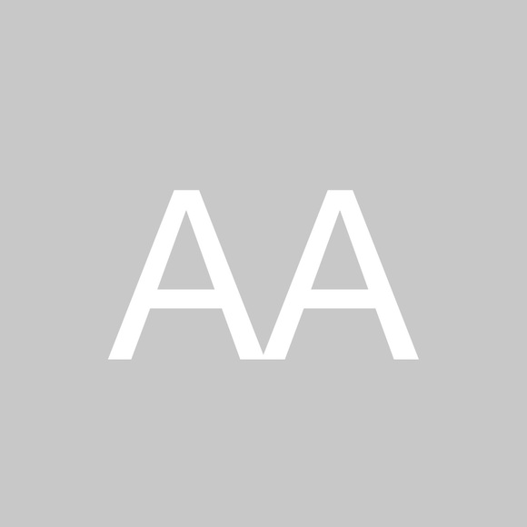 Profile Picture of Andrea Alhadeff (@andijalhadeff) on Poshmark