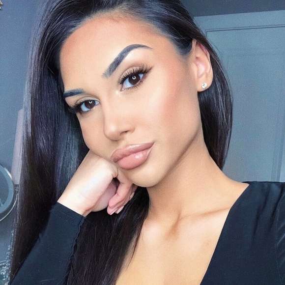 Profile Picture of Alexandria Ciulla (@alexciulla) on Poshmark