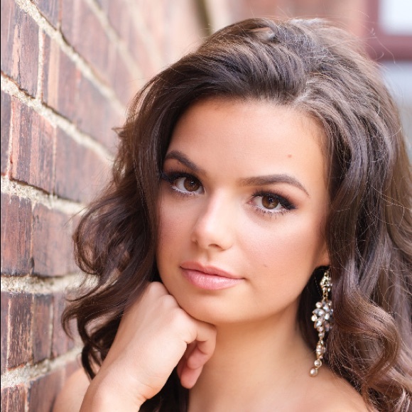 Profile Picture of Michaela Marotti (@mmarotti19) on Poshmark