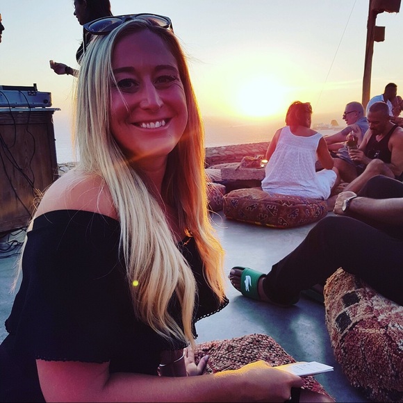 Profile Picture of Veronique Perrotte (@vperrotte) on Poshmark