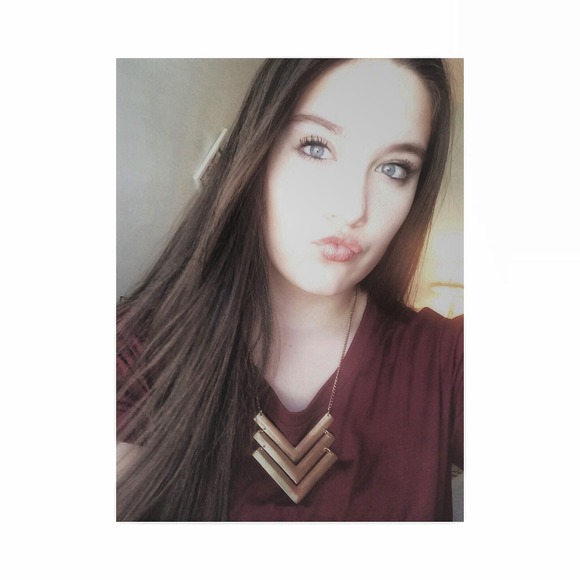 Profile Picture of Julia Schneider (@julia__ss) on Poshmark