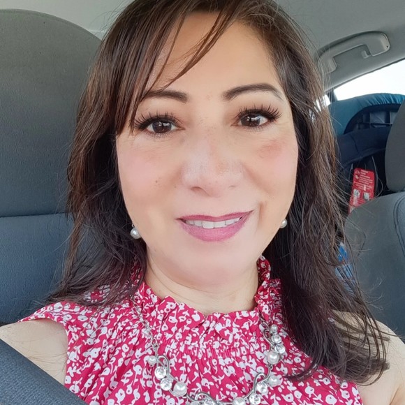 Profile Picture of Lily Goss (@lilycgoss) on Poshmark