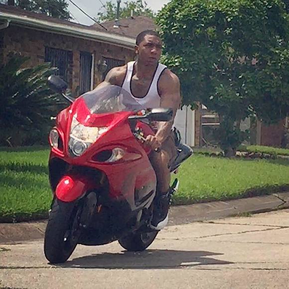 Profile Picture of Chris Winfield (@chriswinfield) on Poshmark