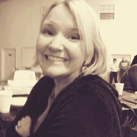 Profile Picture of Sarah Russell (@dizzyhappymama) on Pinterest