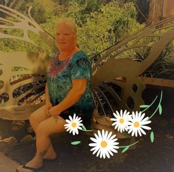 Profile Picture of Jerilynn Lee (@pinkishot68) on Poshmark