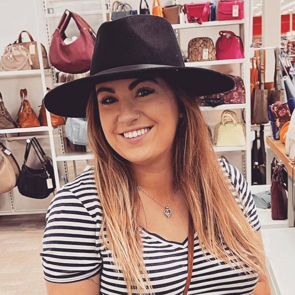 Profile Picture of Juliet Linenberger (@julietann97) on Poshmark