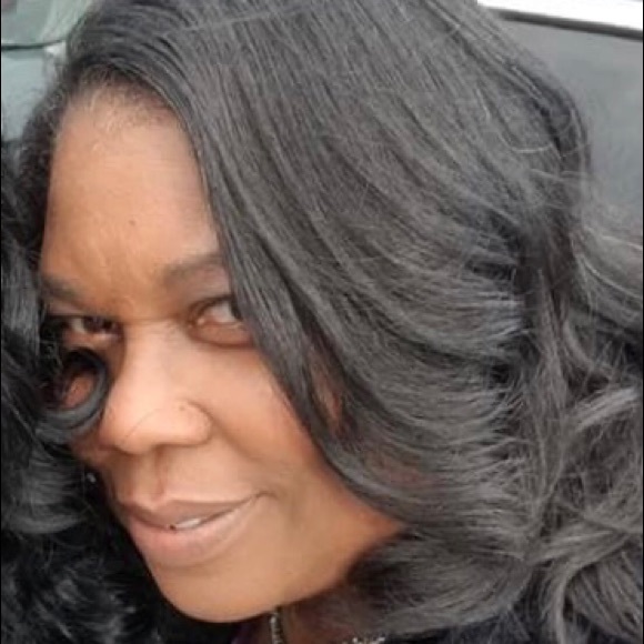 Profile Picture of Kim Jarvis (@kimvera1) on Poshmark