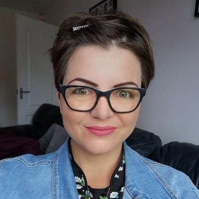 Profile Picture of Lisa Lund (@hollings_lisa) on Twitter
