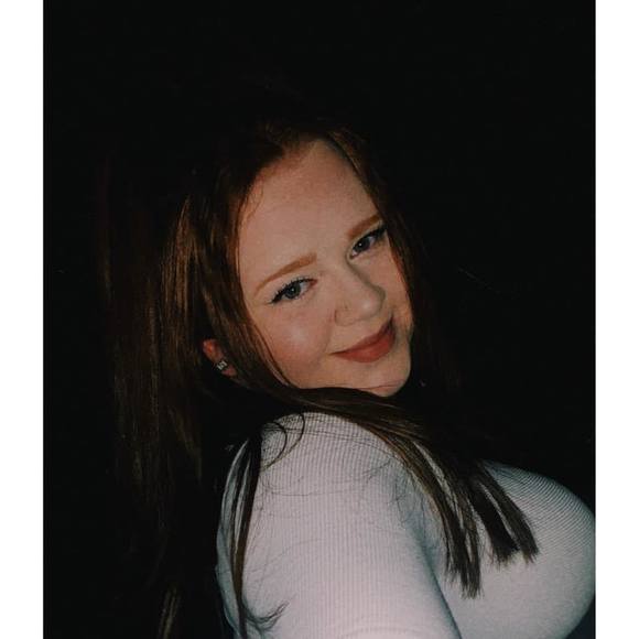 Profile Picture of Paige Nantais (@paigenantais) on Poshmark