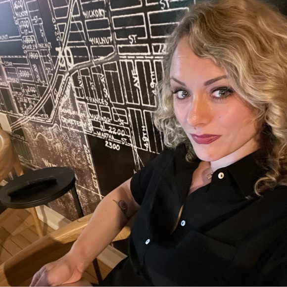 Profile Picture of Alyson Westby (@alysonroach) on Poshmark