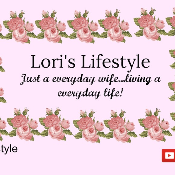 Profile Picture of Lori Wallace (@lorislifestyle) on Poshmark