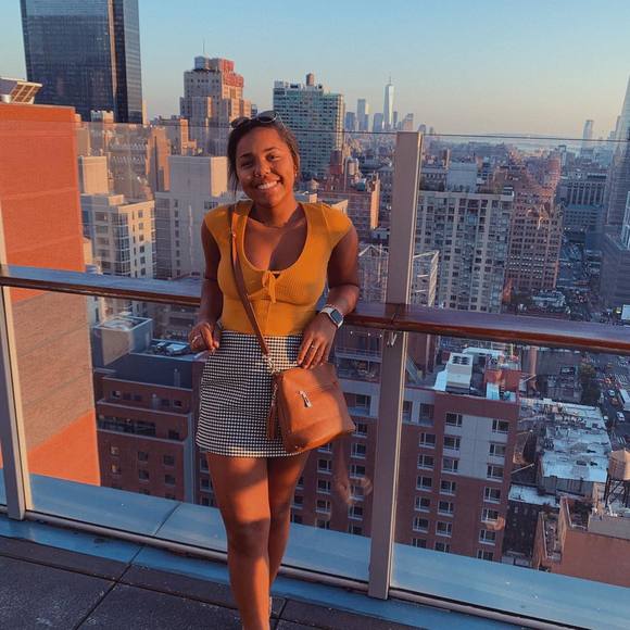 Profile Picture of Jillian Bowers (@bowersjillian10) on Poshmark