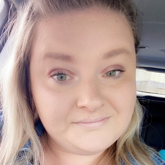 Profile Picture of Alyssa Kehr (@alyssa_kehr) on Poshmark