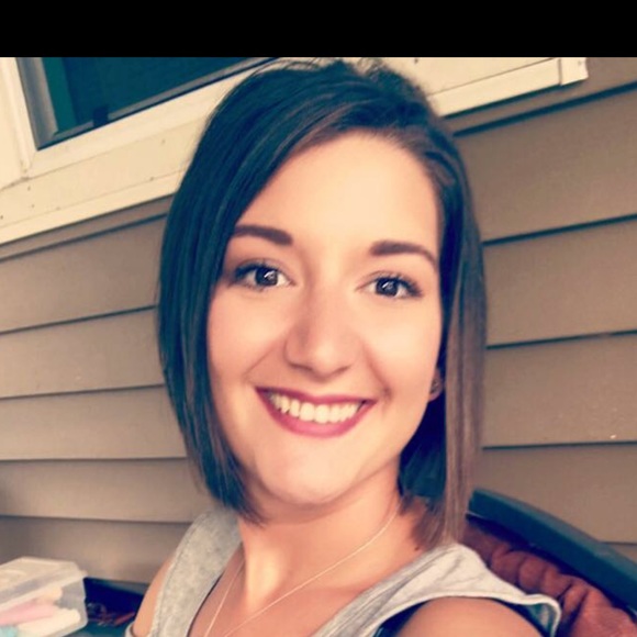 Profile Picture of Miranda Hebert (@mbhebert14) on Poshmark
