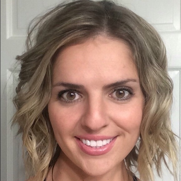 Profile Picture of Andrea Kaseman (@akaseman) on Poshmark